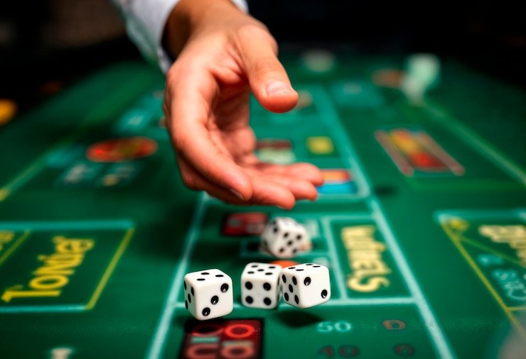 Antarmuka aplikasi mobile sexsitogel menampilkan berbagai kategori permainan live dealer dan sportsbook
